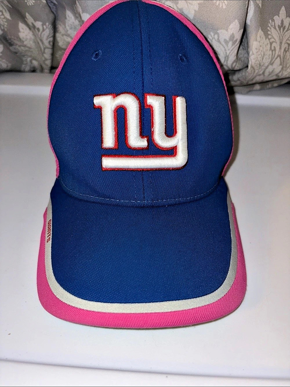 Reebok New York Giants NFL Team Pink / Breast Cancer Awareness stretch Hat